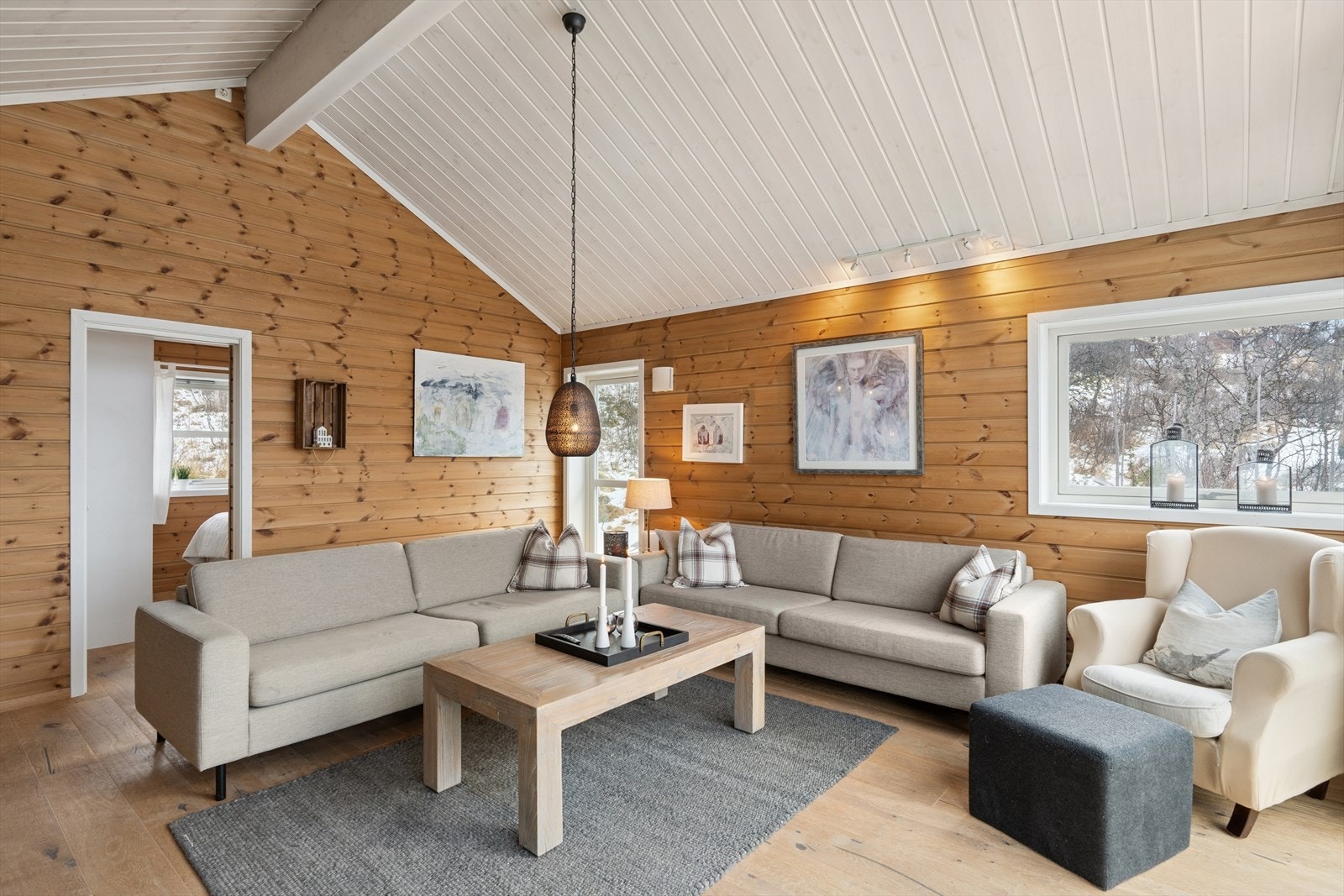 Direkte tilgang til soverom fra stuen gir praktisk romløsning. Galleribilde