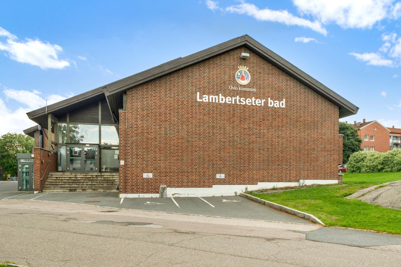 Lambertseter bad huser den lokale svømmeklubben. Her har dem tilbud for alle aldersgrupper. Galleribilde