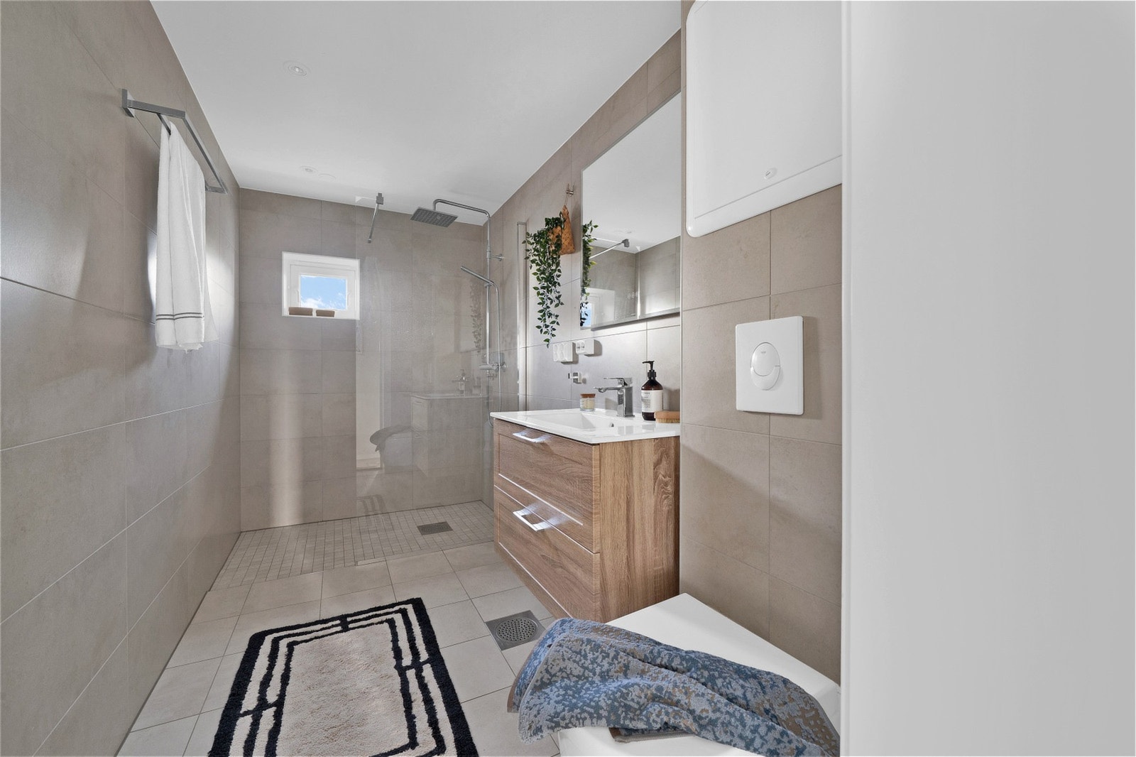 Baderommer er pusset opp i 2023 i regi av borettslaget, så her er alt på stell! Galleribilde