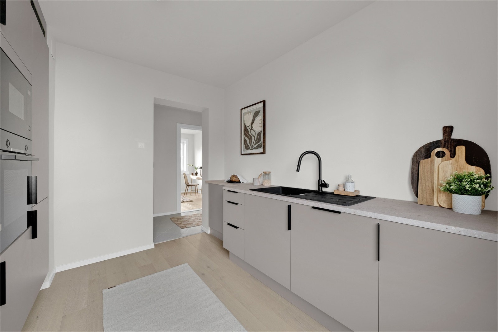 Vasken er ekstra stor og hode på kranen kan trekkes ut. Galleribilde