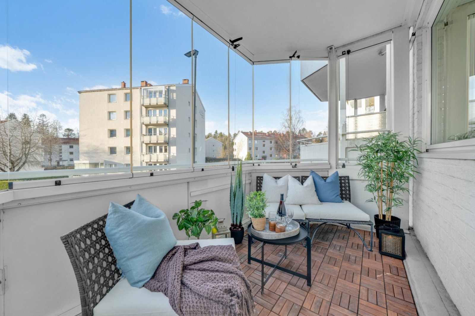 Fra stuen er det utgang til den sydvestvendte balkongen på 6 kvm. Galleribilde