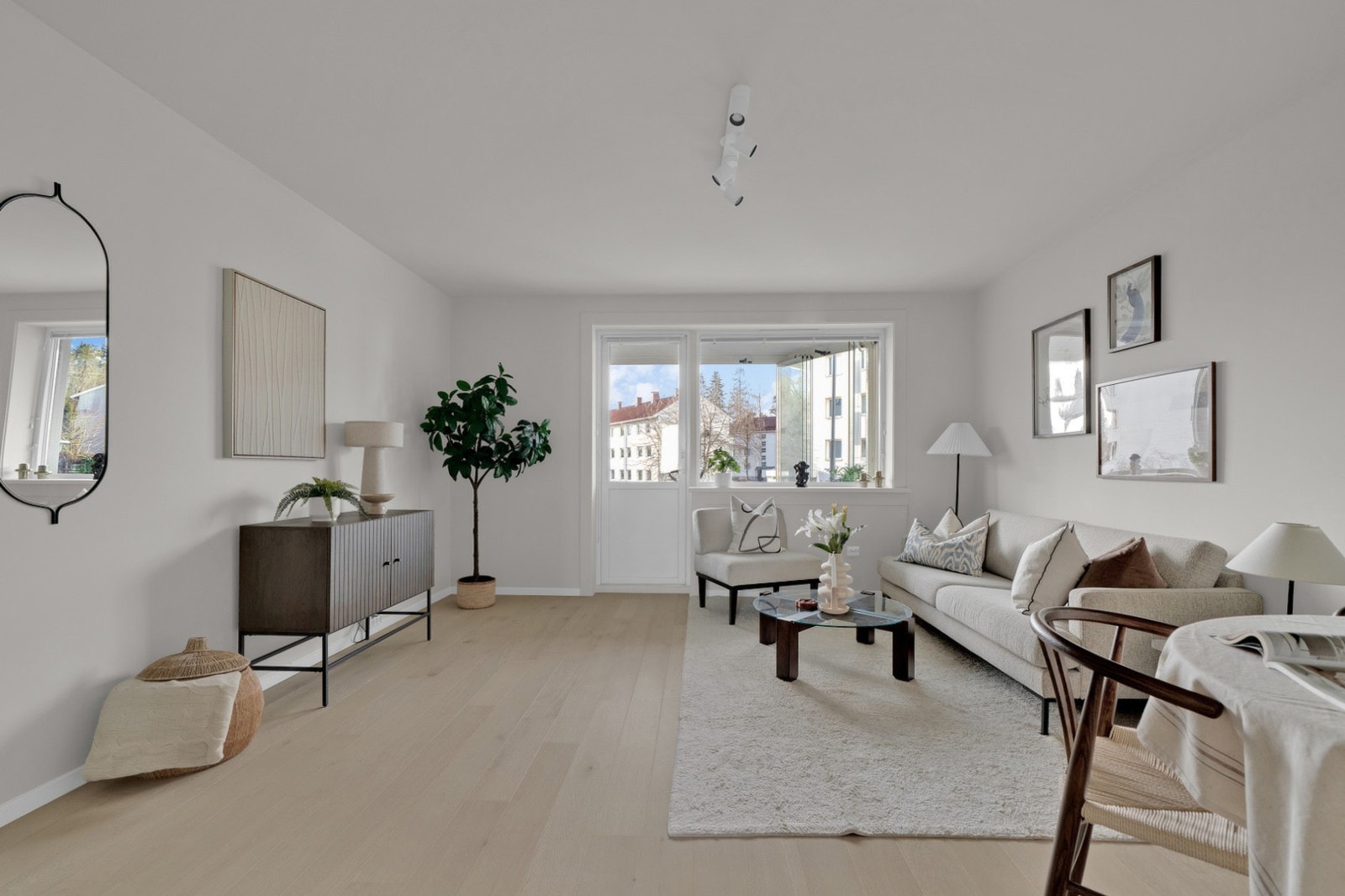 Leiligheten er akkurat ferdig pusset opp, så her er det bare å ta med seg flyttelasset og flytte rett inn! Oppussingsarbeidet er svært godt dokumentert - dokumentasjon følger leiligheten og ny eier. Galleribilde