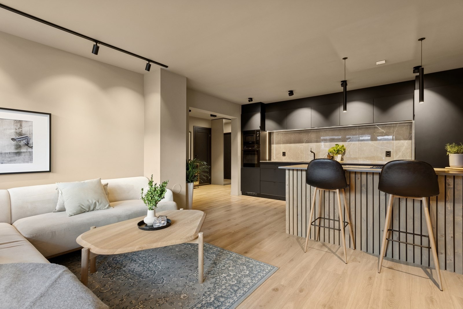 Stue- og kjøkken er malt i moderne- og lekre fargetoner. Galleribilde