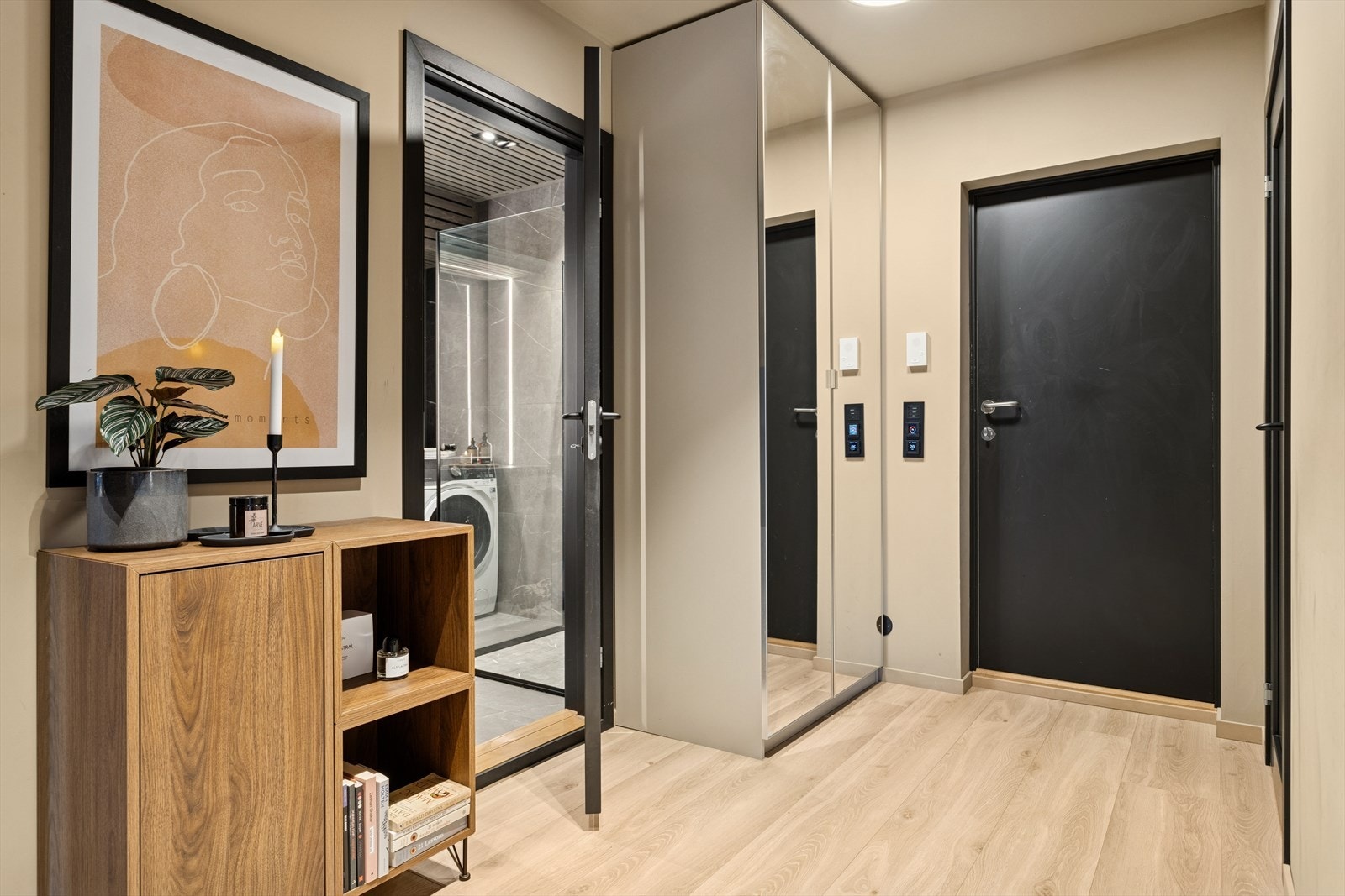 Her er det god plass til garderobeskap og kommode. Galleribilde