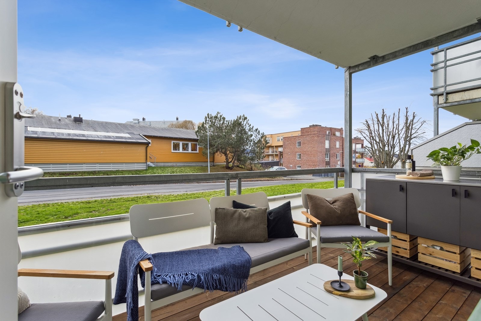 Balkongen er i underkant av 8 m². Galleribilde