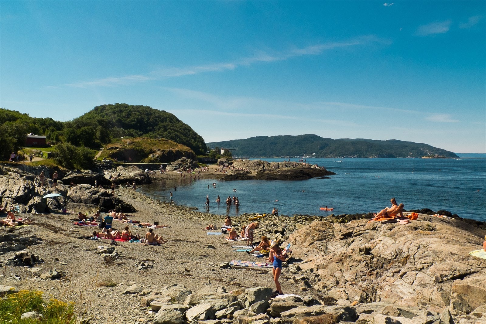 Badestrand i nabolaget. Galleribilde