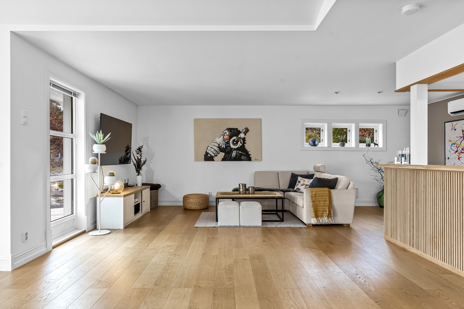 Romslig og tiltalende hovedetasje med, gang, stue/kjøkken, 3 soverom, bad og vaskerom Galleribilde