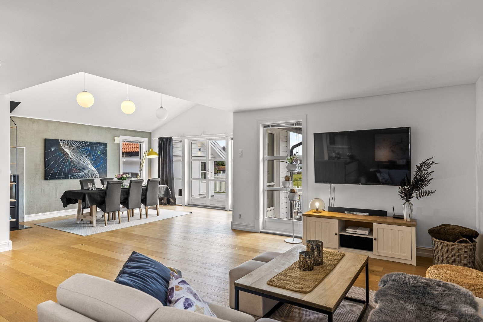 Eiendommen har gjennomgående god standard og delikat uttrykk! Galleribilde