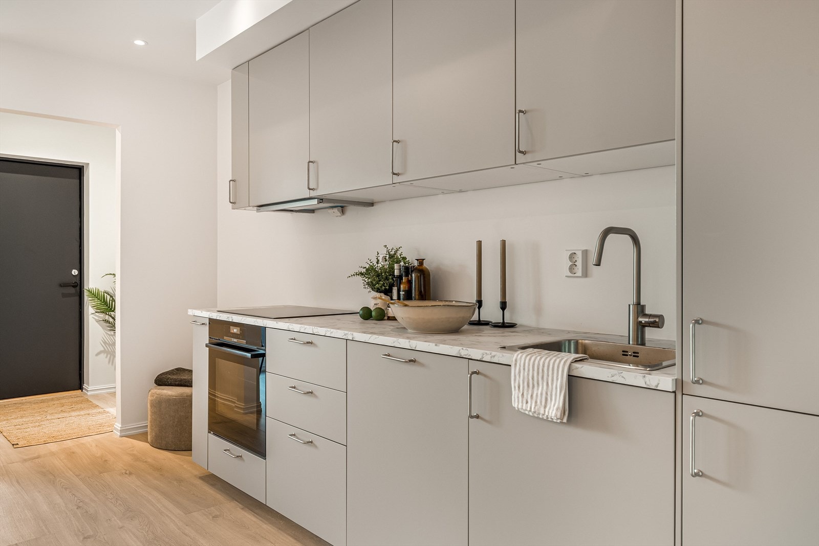 Vannbåren gulvvarme i alle rom via bergvarme. Galleribilde