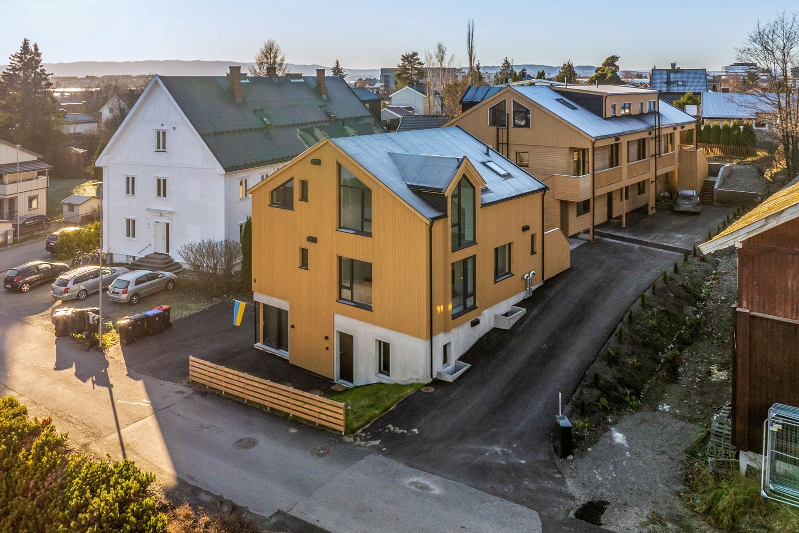 Leiligheten er en del av et sameie med totalt 12 leiligheter. I dette bygget er det kun 2-roms leiligheter, mens i nabobygget finner du litt større leiligheter. Galleribilde