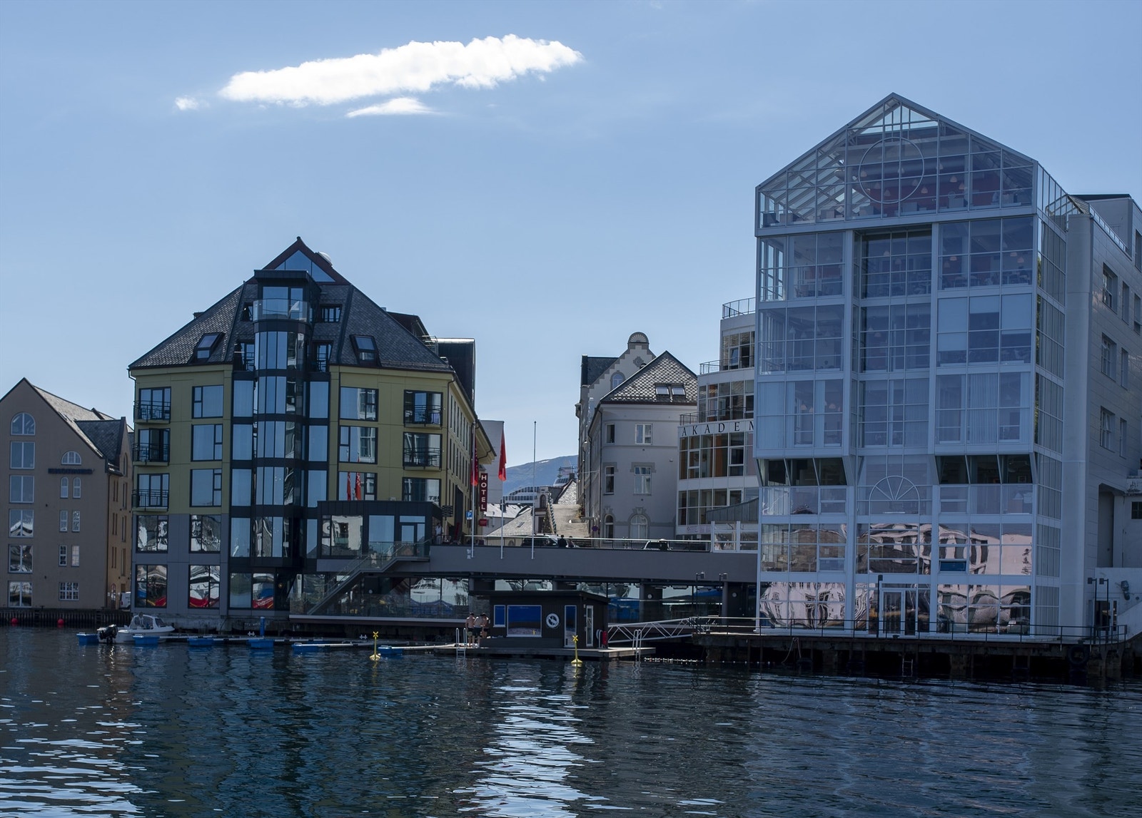 Like ved boligen finner du blant annet populære Svai sauna Galleribilde