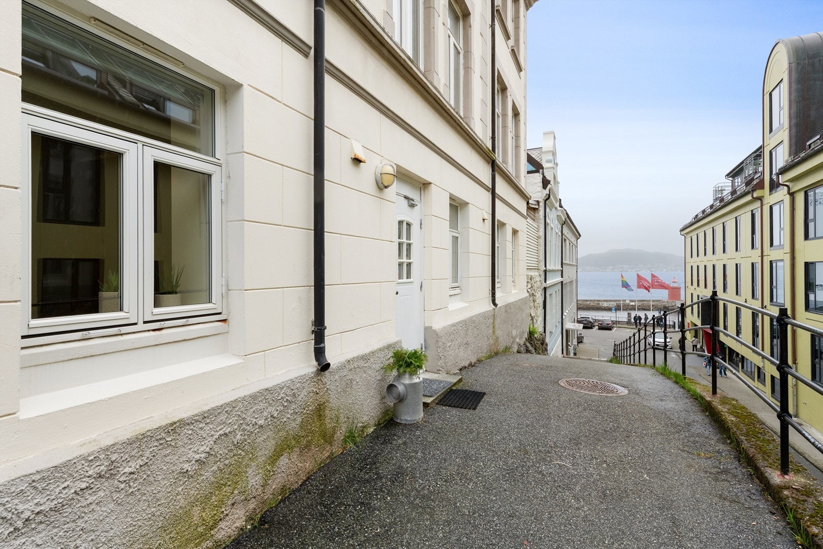 Boligen har svært sentral beliggenhet med gangavstand til alt av sentrums fasiliteter Galleribilde