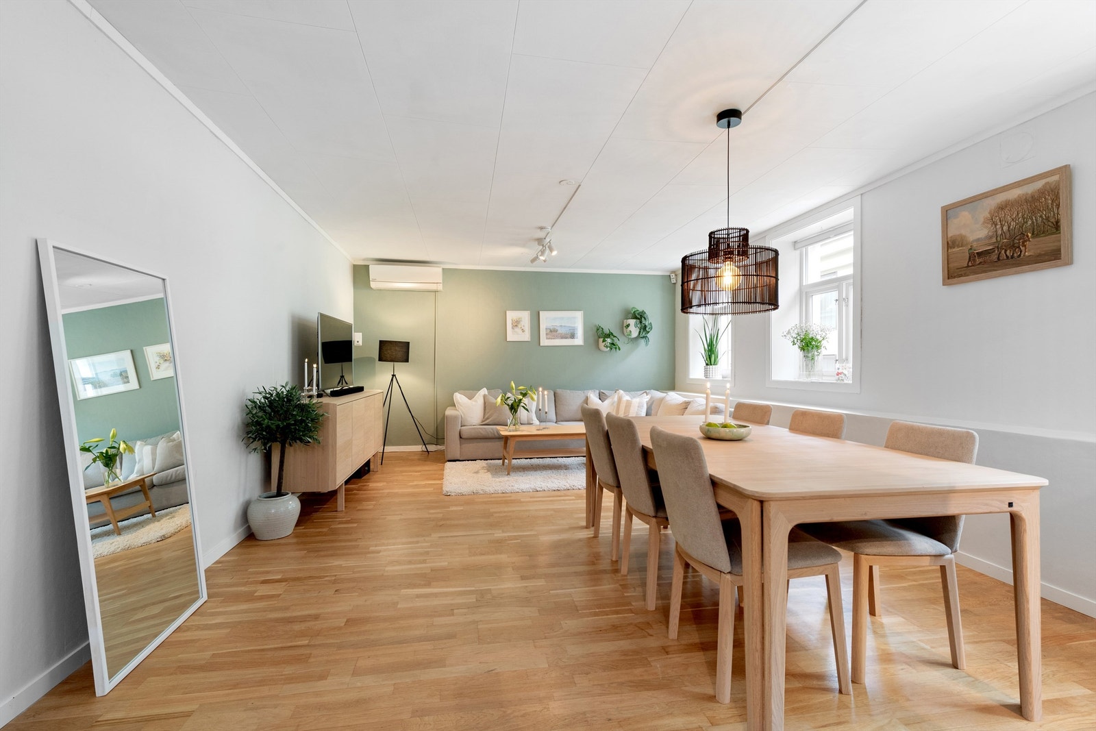 Det er også montert varmepumpe på stue Galleribilde