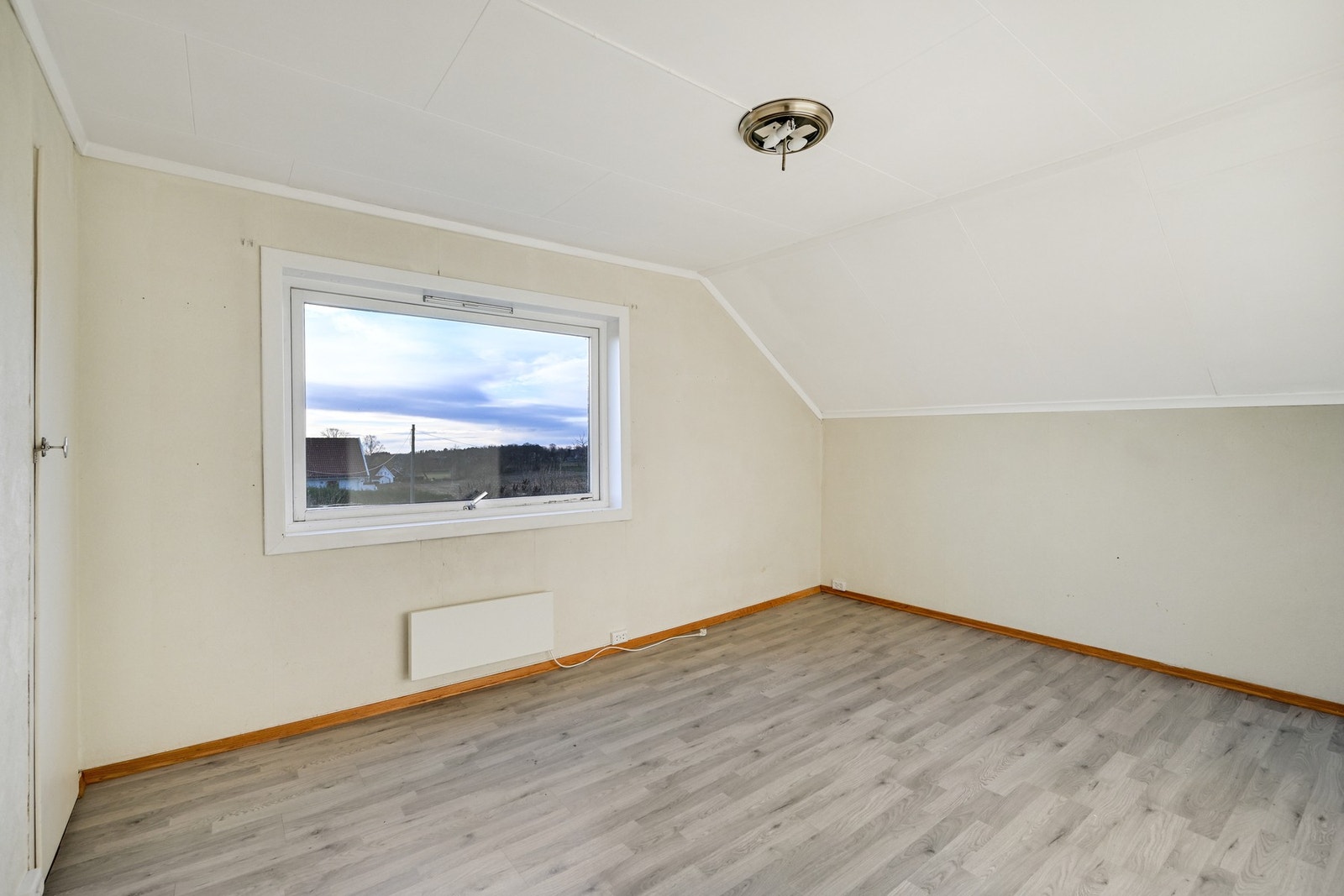 Soverom 1, men stort garderobeskap Galleribilde