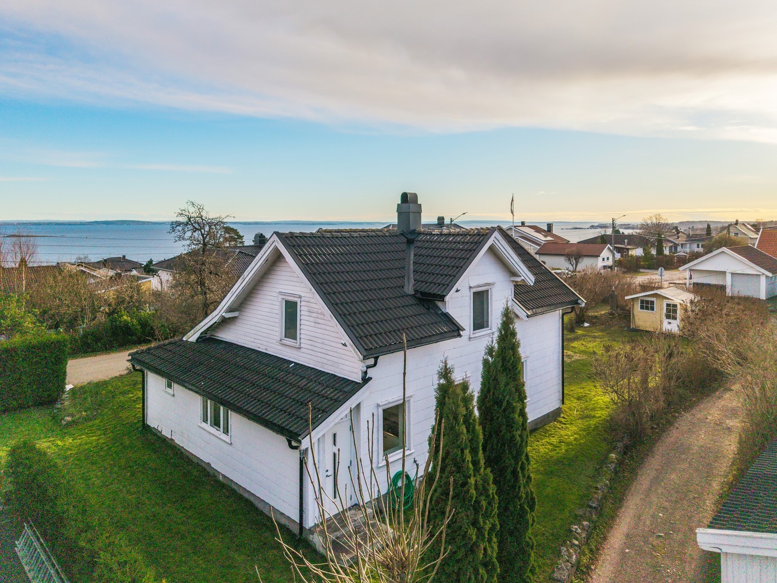 Flott beliggende enebolig med mye potensiale Galleribilde