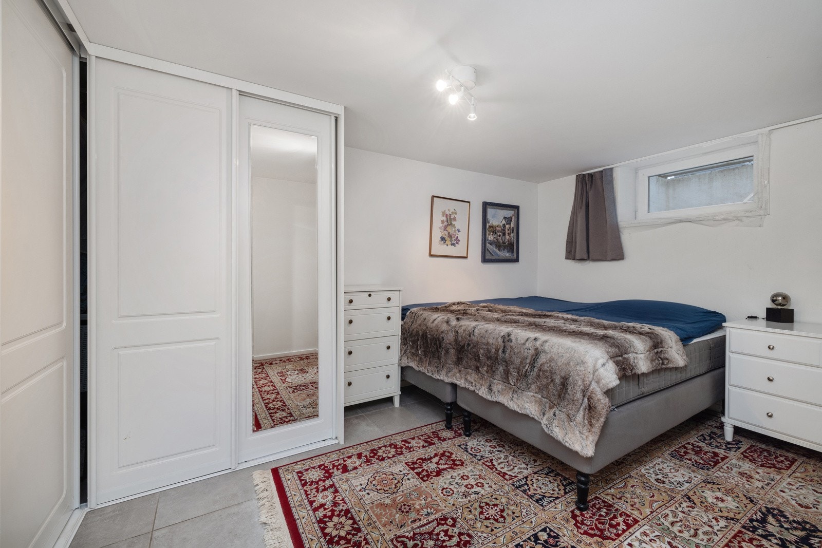 Leiligheten har også to innredede rom som i dag er benyttet som soverom - dog gjøres det oppmerksom på at rommene ikke er byggemeldt eller godkjent for dette formålet. Galleribilde