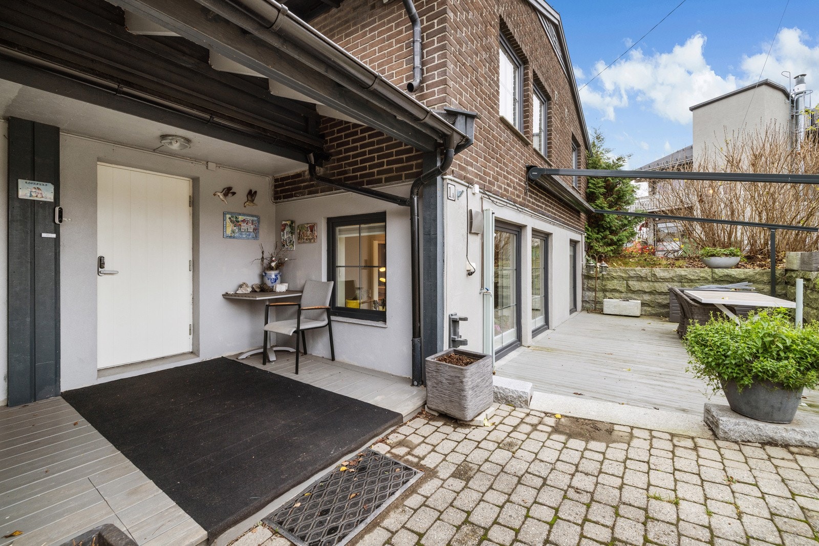 Leiligheten har et privat inngangsparti. Galleribilde