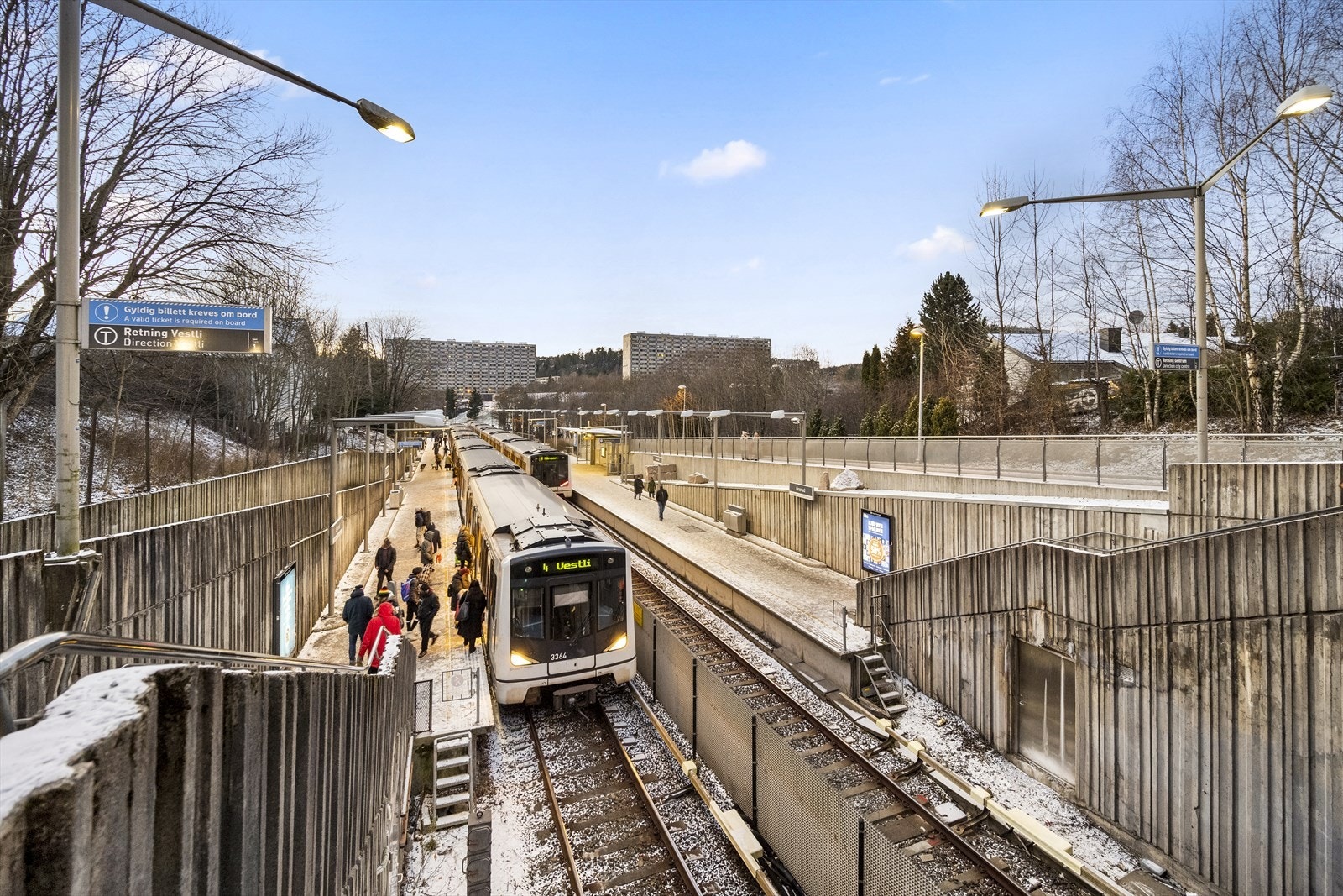 Nærområdet - Det er gode muligheter for å benytte seg av kollektivtrafikk på Grorud. Her er det egen busstasjon og t-banestopp. Kun få minutter unna boligen. Galleribilde