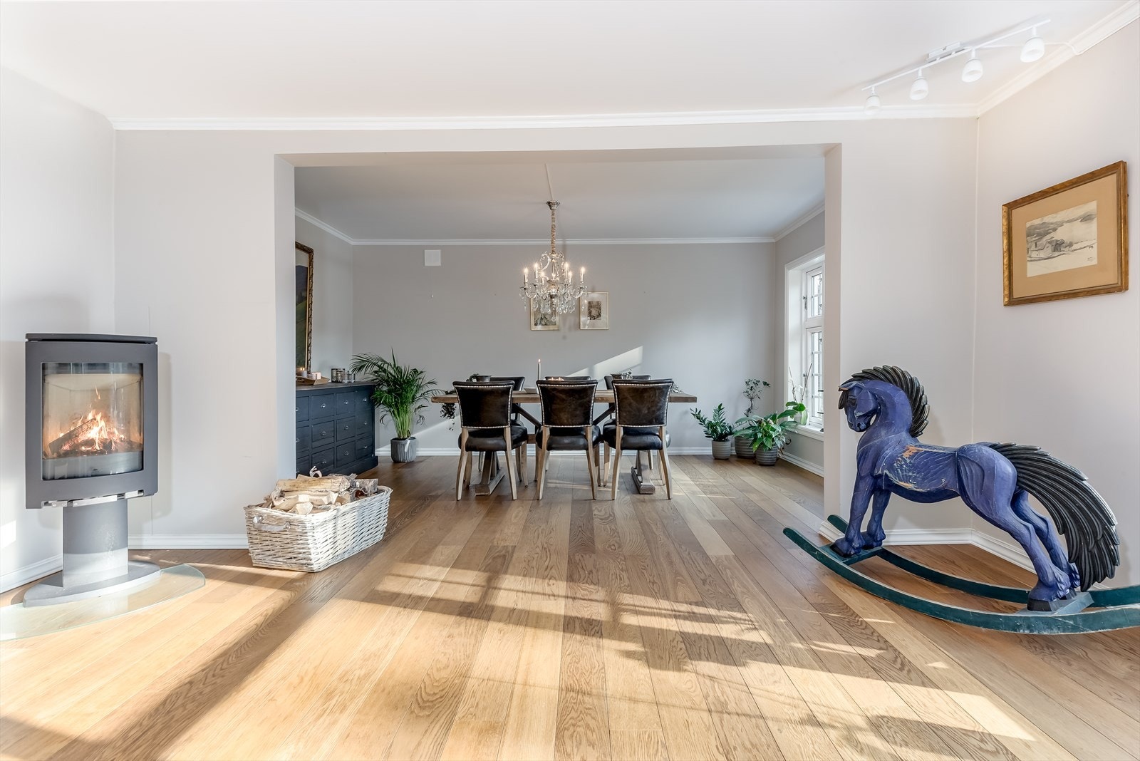 Stue (flere nyere vinduer i denne etasjen) Galleribilde