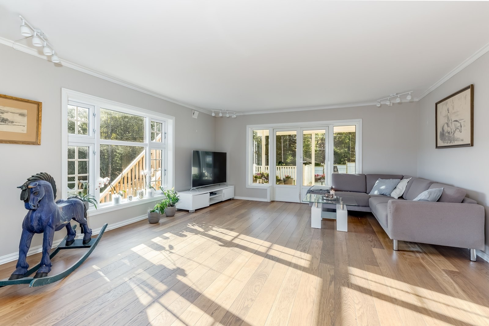 Stue (flere nyere vinduer i denne etasjen) Galleribilde