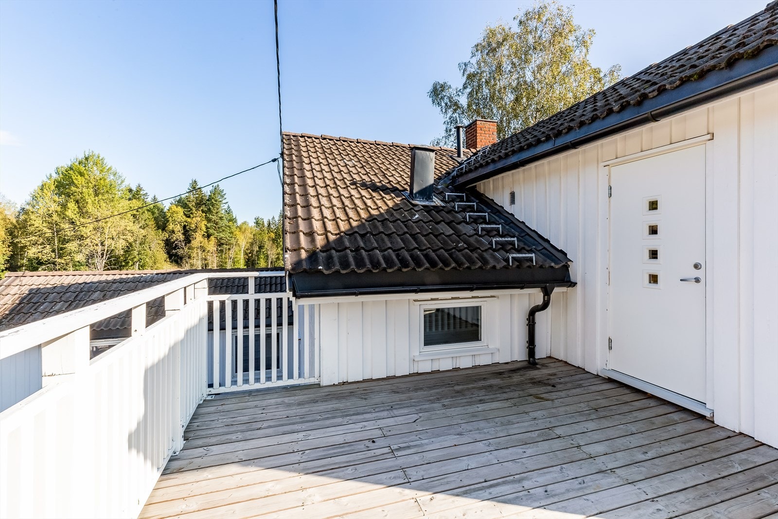 Eiendommen har flere fine uteplasser Galleribilde