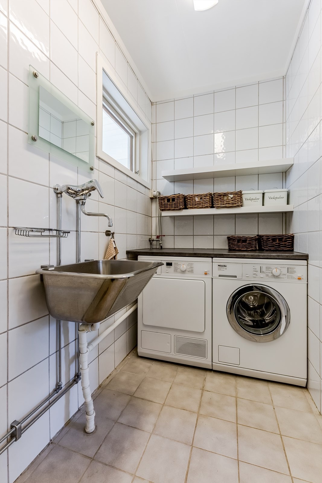 Vaskerom/WC i første etasje Galleribilde