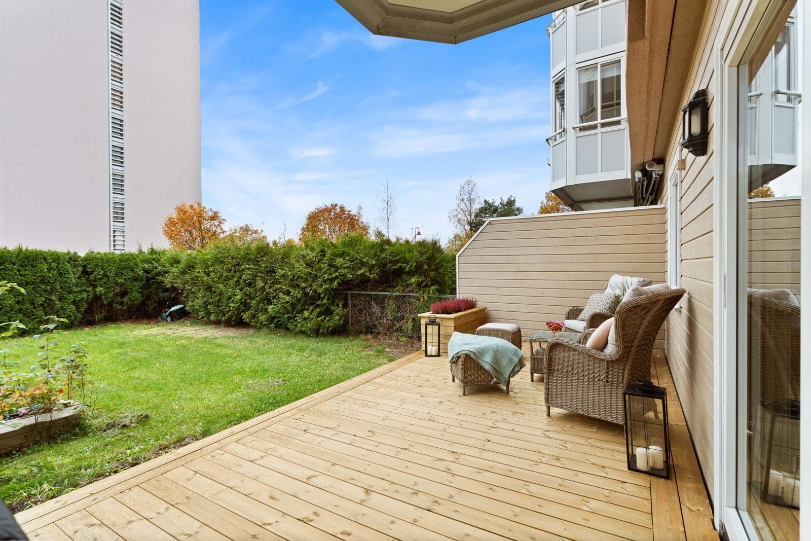 Beliggende i 1. etasje med hage og platting Galleribilde