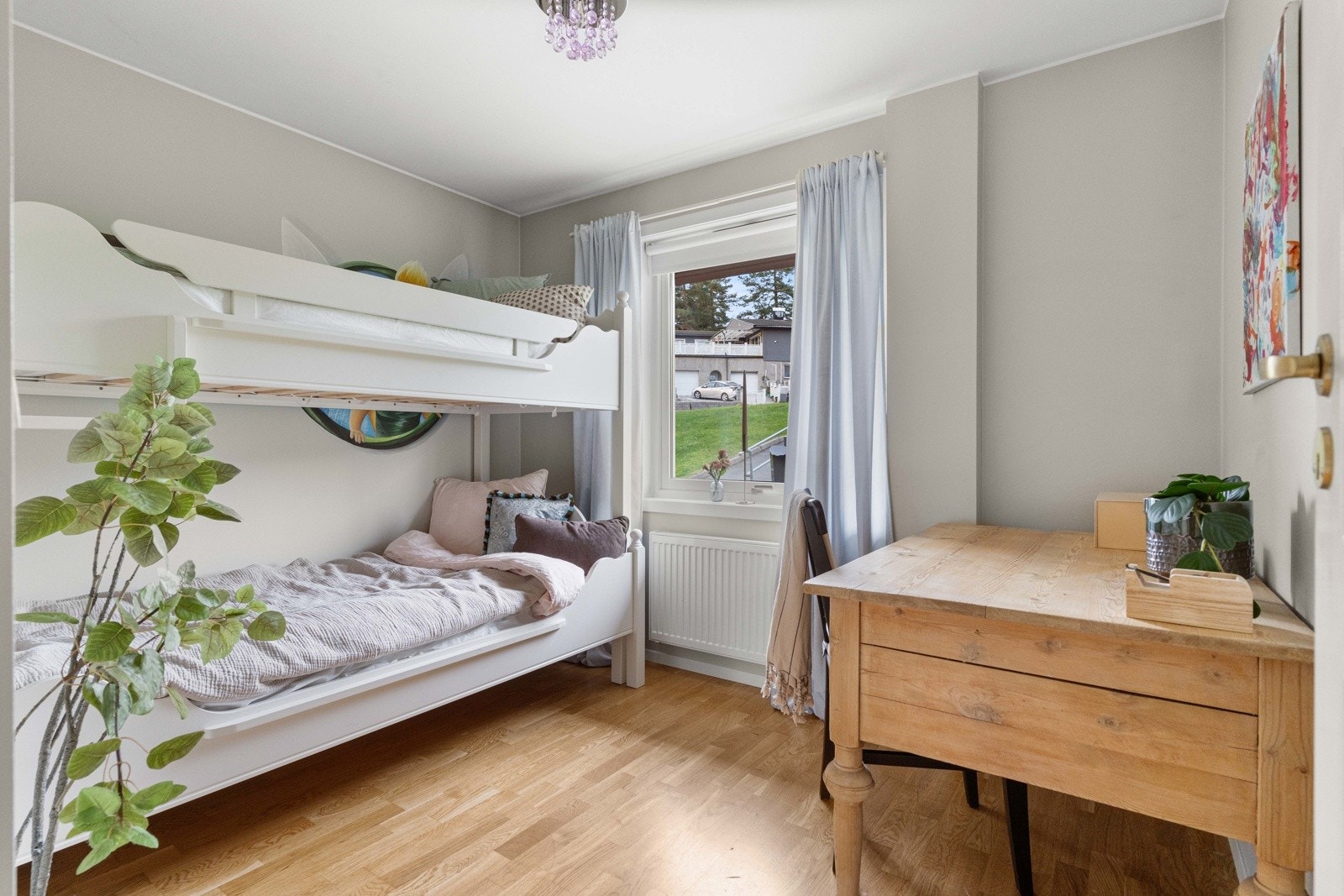 Det andre soverommet egner seg godt som barnerom, gjesterom eller kontor Galleribilde