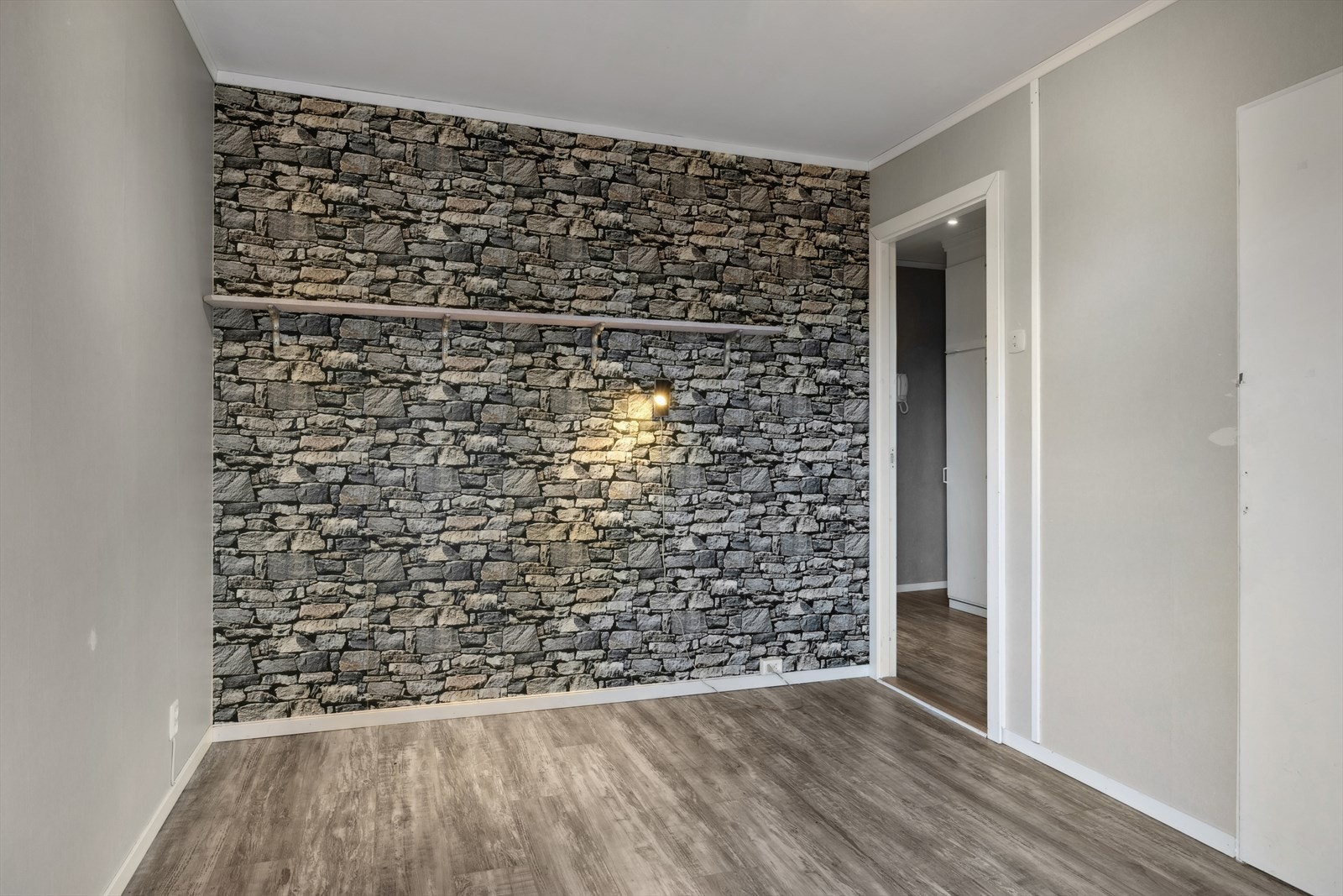 Soverom av god størrelse med walk-in closet. Galleribilde