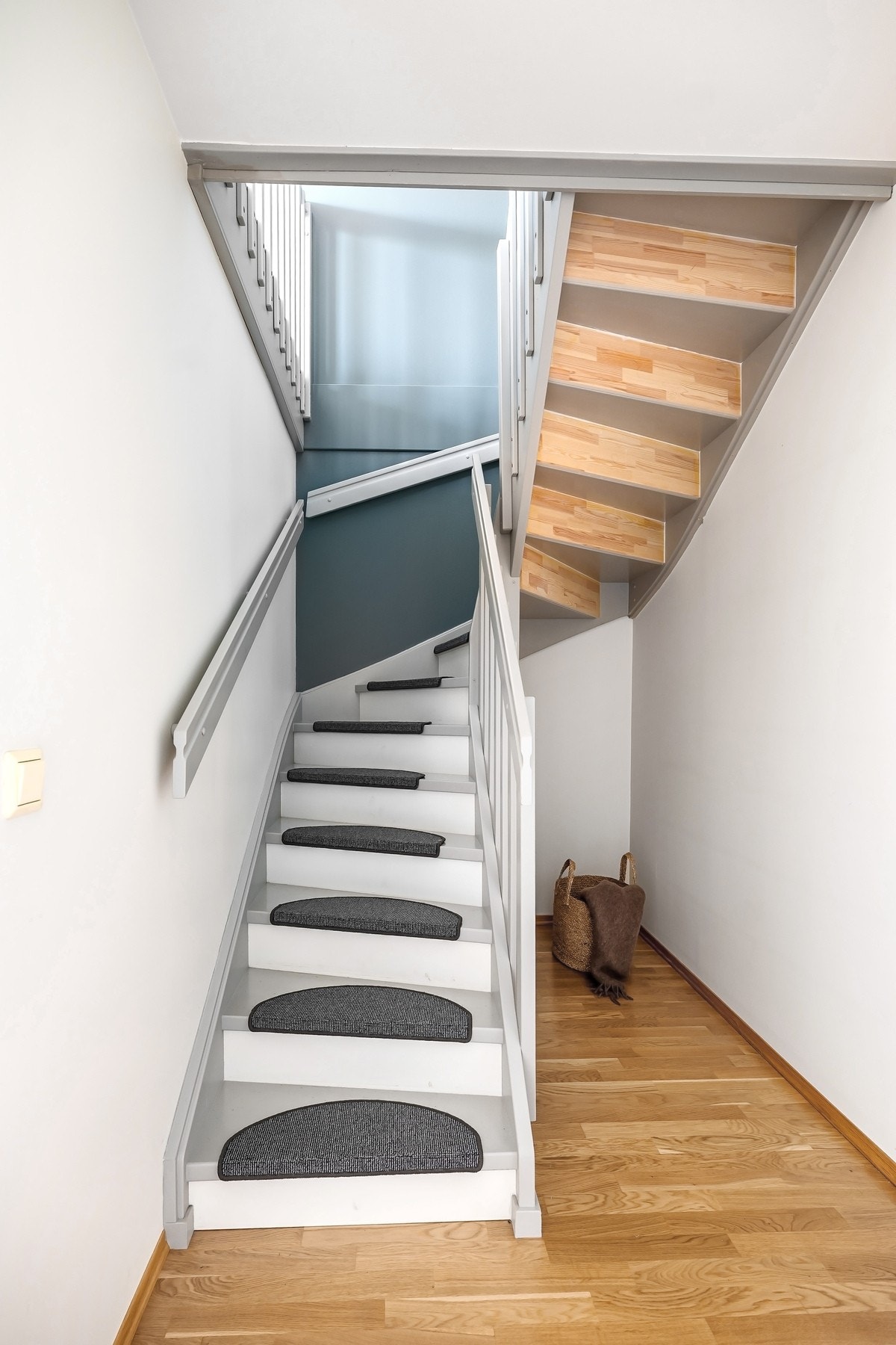 Trappegang med lagringsplass Galleribilde