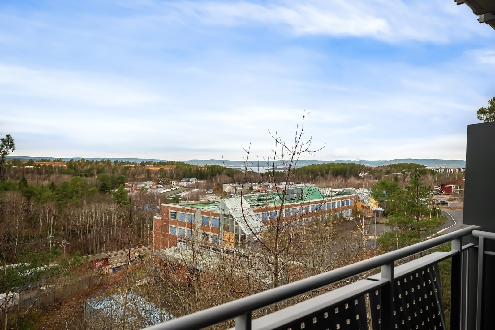 Flott og fri utsikt over nærområdet Galleribilde