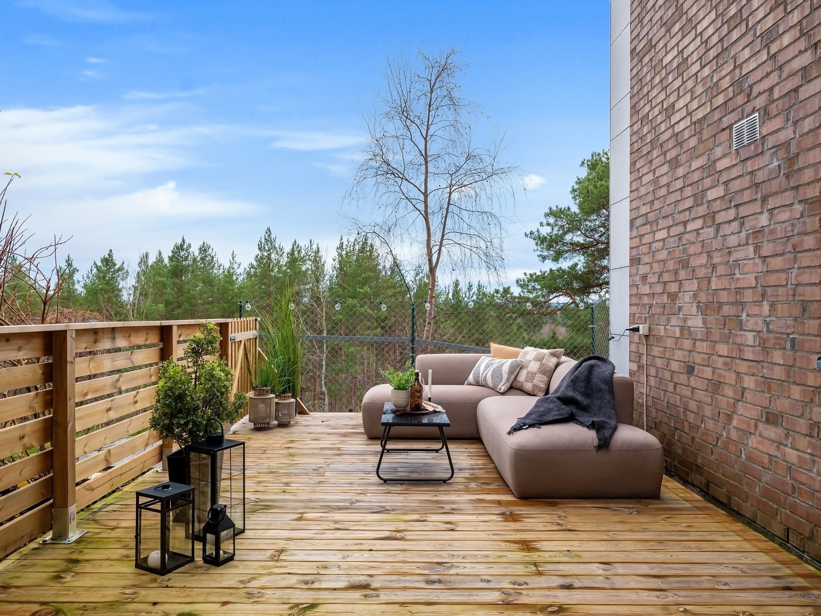 Uteplassen har både formiddag-og ettermiddagssol Galleribilde