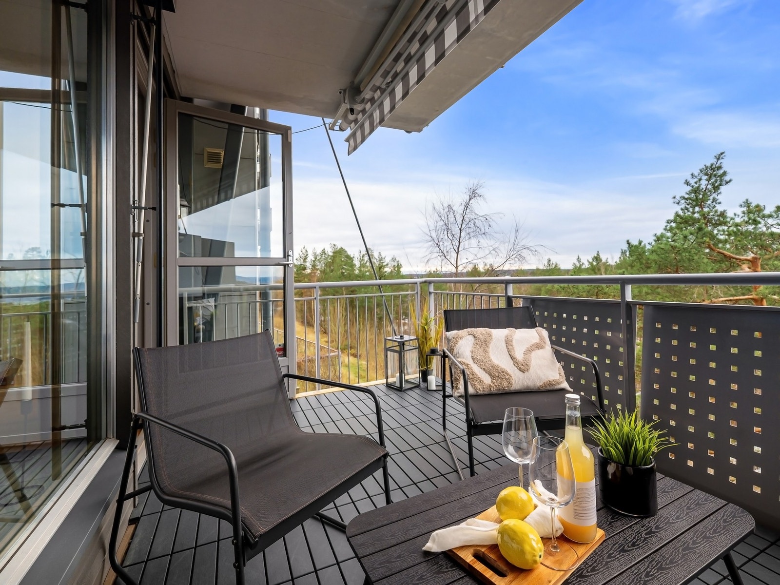 Balkongen ligger skjermet for innsyn Galleribilde