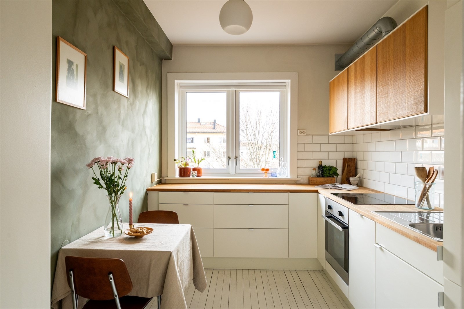 Velkommen til flotte Anna Sethnes gate 2A! Presentert av Lilliann Tronshaug og Marte Natland Johansen v/Nordvik Torshov. Foto: Pontus Holmenäs Galleribilde