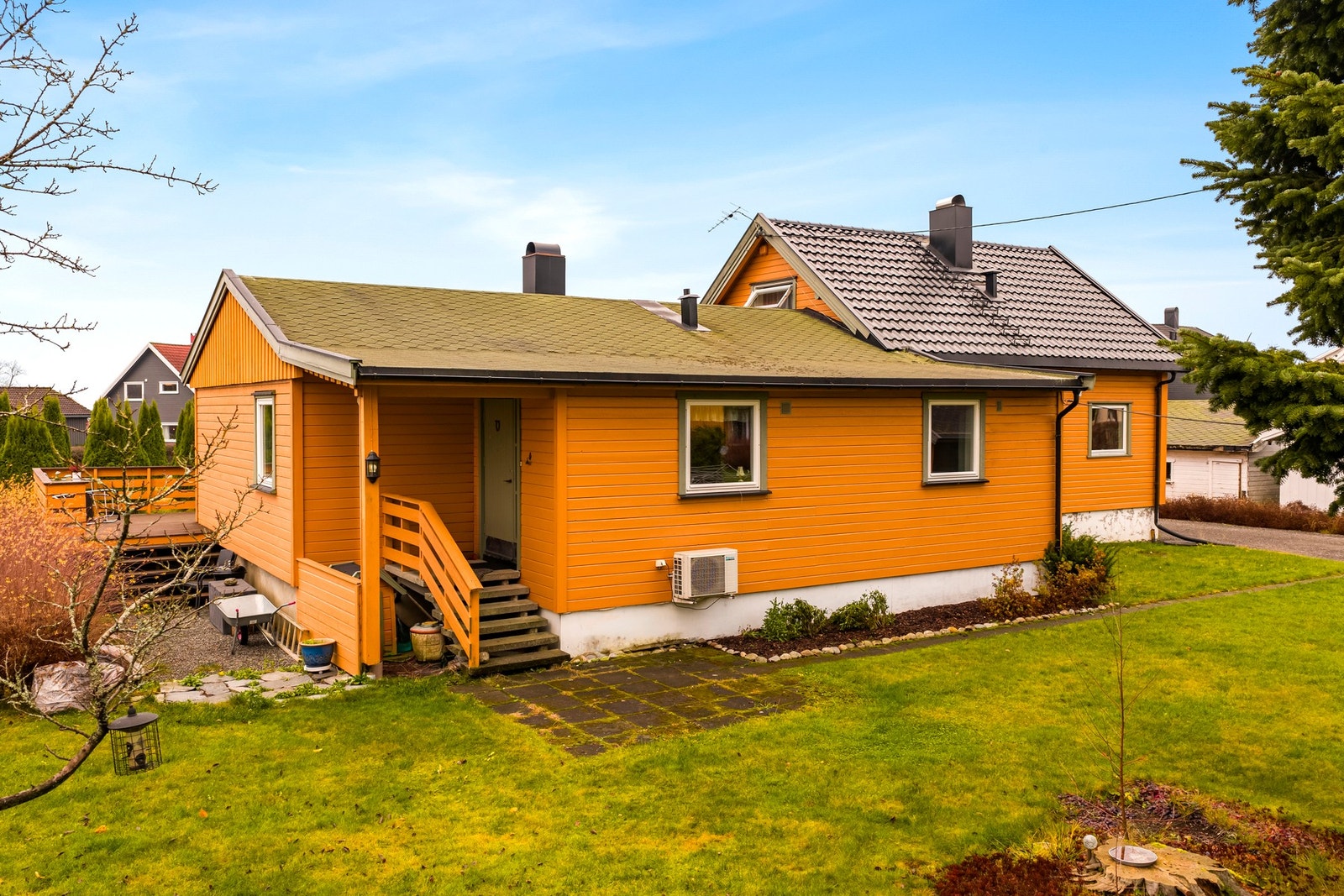 Eiendommen består av to boenheter med separate innganger. Galleribilde