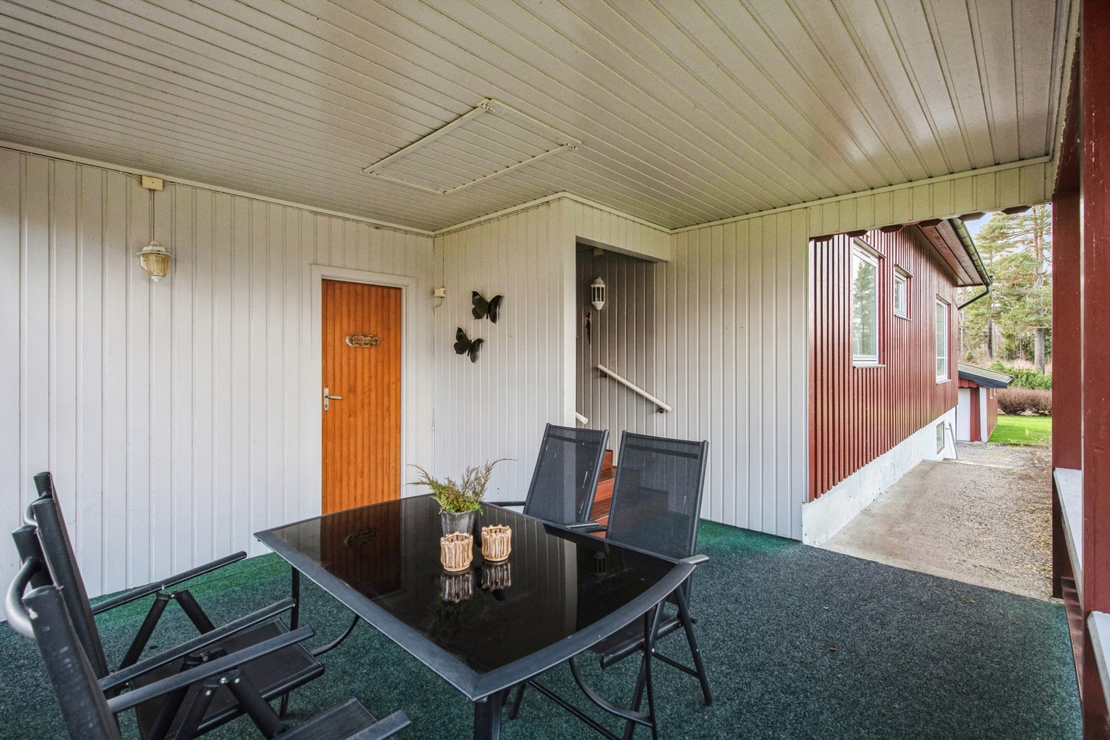 Her er det god plass til en sittegruppe, med direkte adkomst fra inngangen. Galleribilde