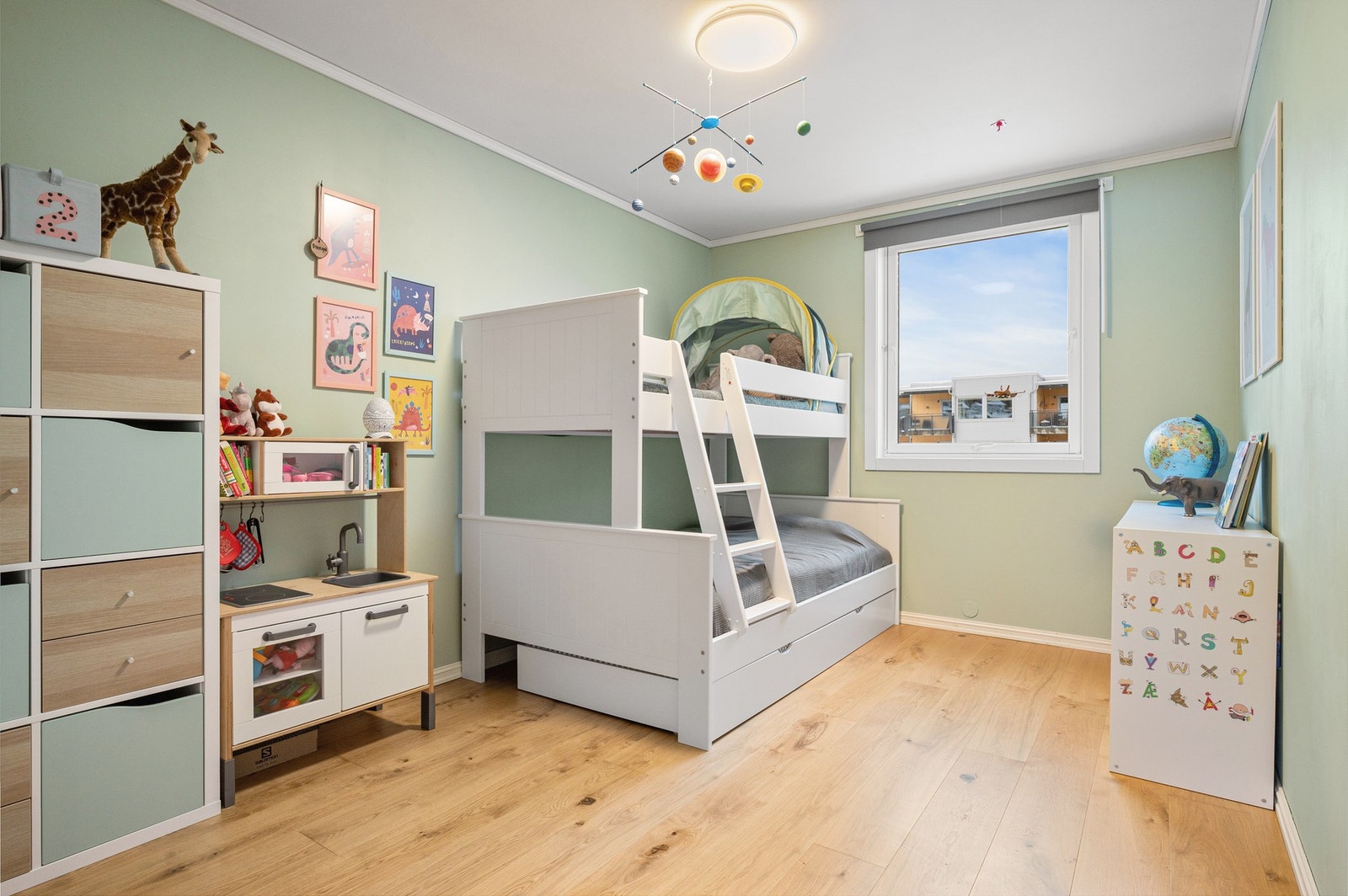 Leiligheten har 3 gode soverom vendt mot rolige omgivelser. Galleribilde