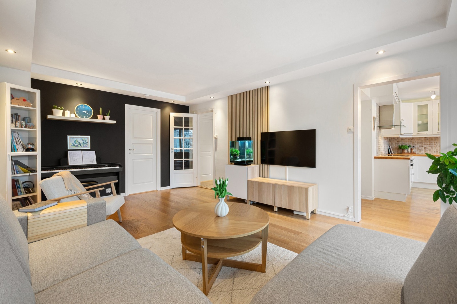 Flott stue med god plass til sofagruppe. Galleribilde