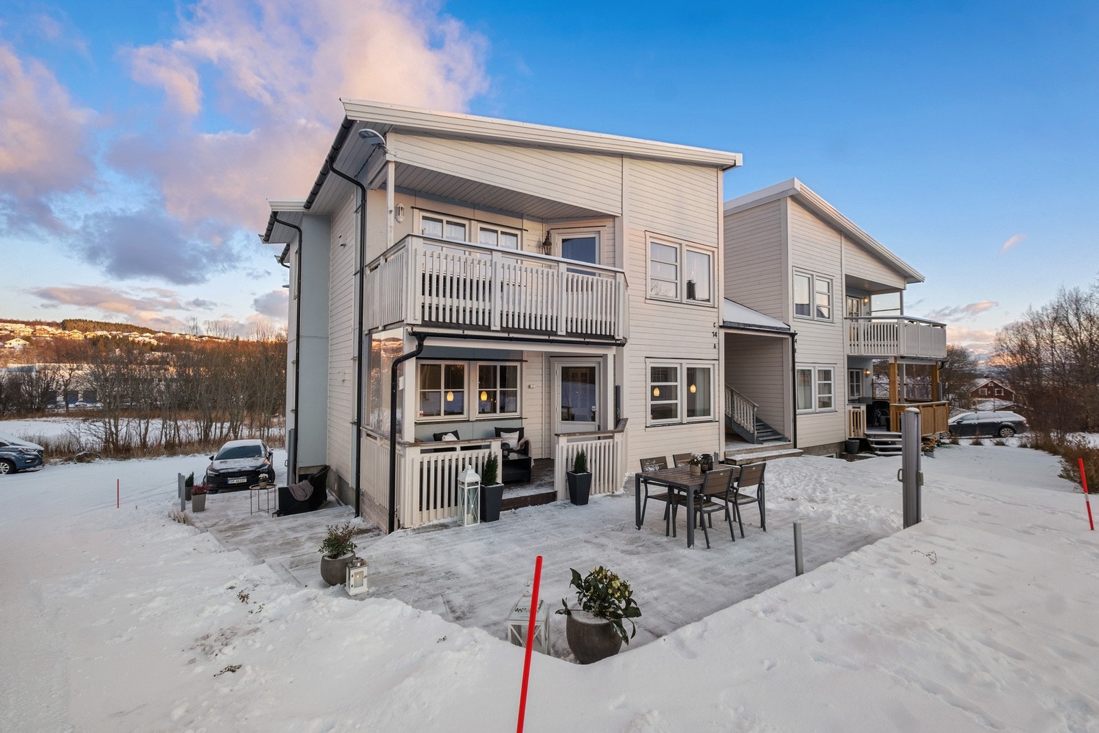 Sørvendt terrasse med utgang fra stuen. Galleribilde