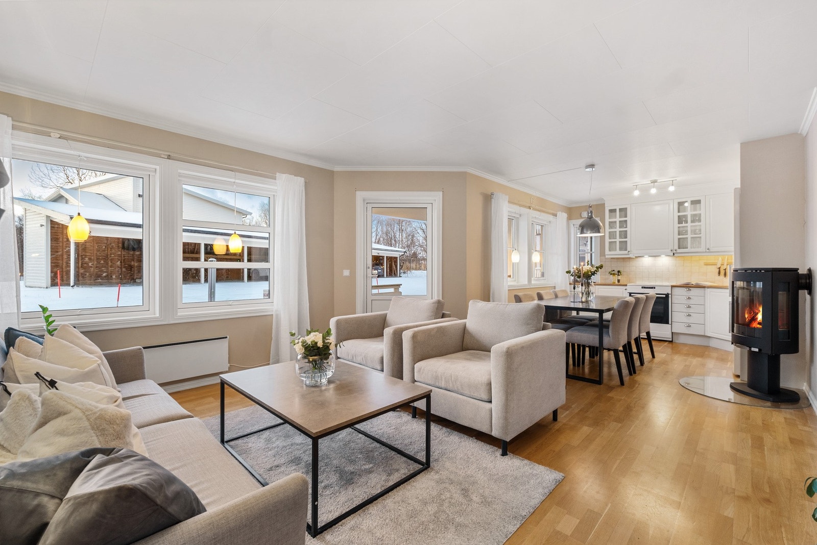 Velkommen til denne flotte 4-roms leiligheten over 2 plan i Stormyrkulveien 14A! Galleribilde