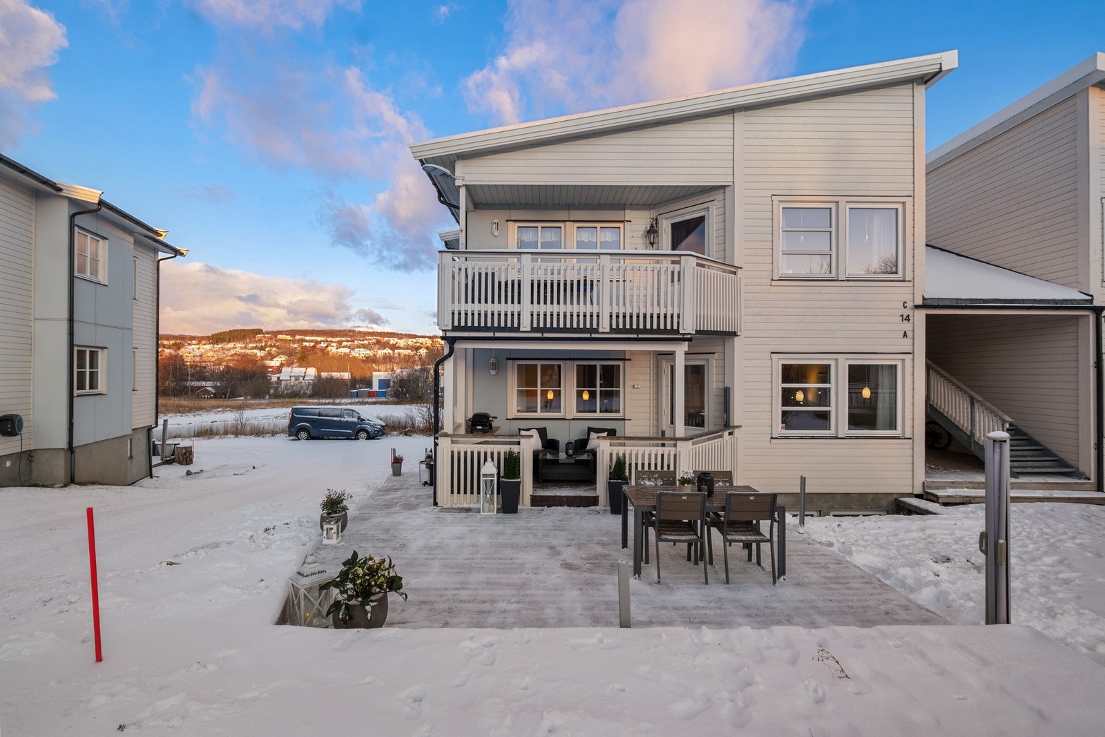 Leiligheten ligger paktisk til i 1. etasje og kjeller. Galleribilde