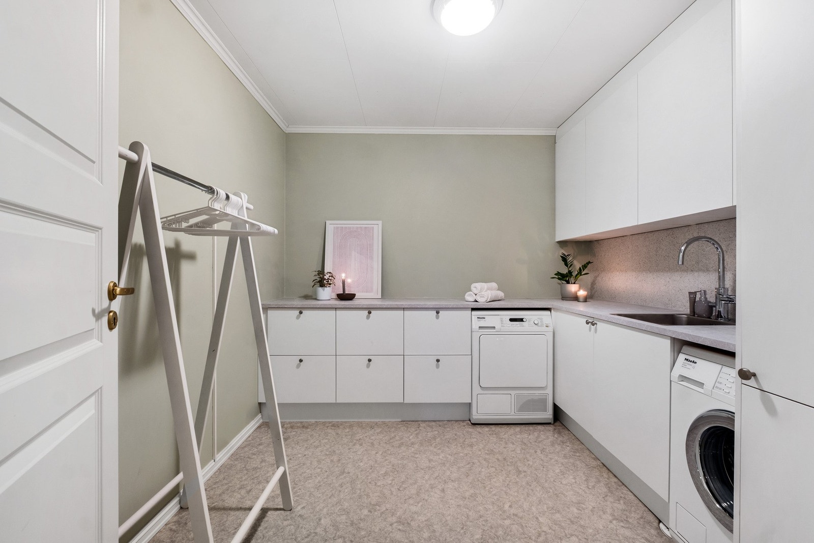Eget vaskerom er alltid praktisk! Innredningen er ny i 2025. Galleribilde