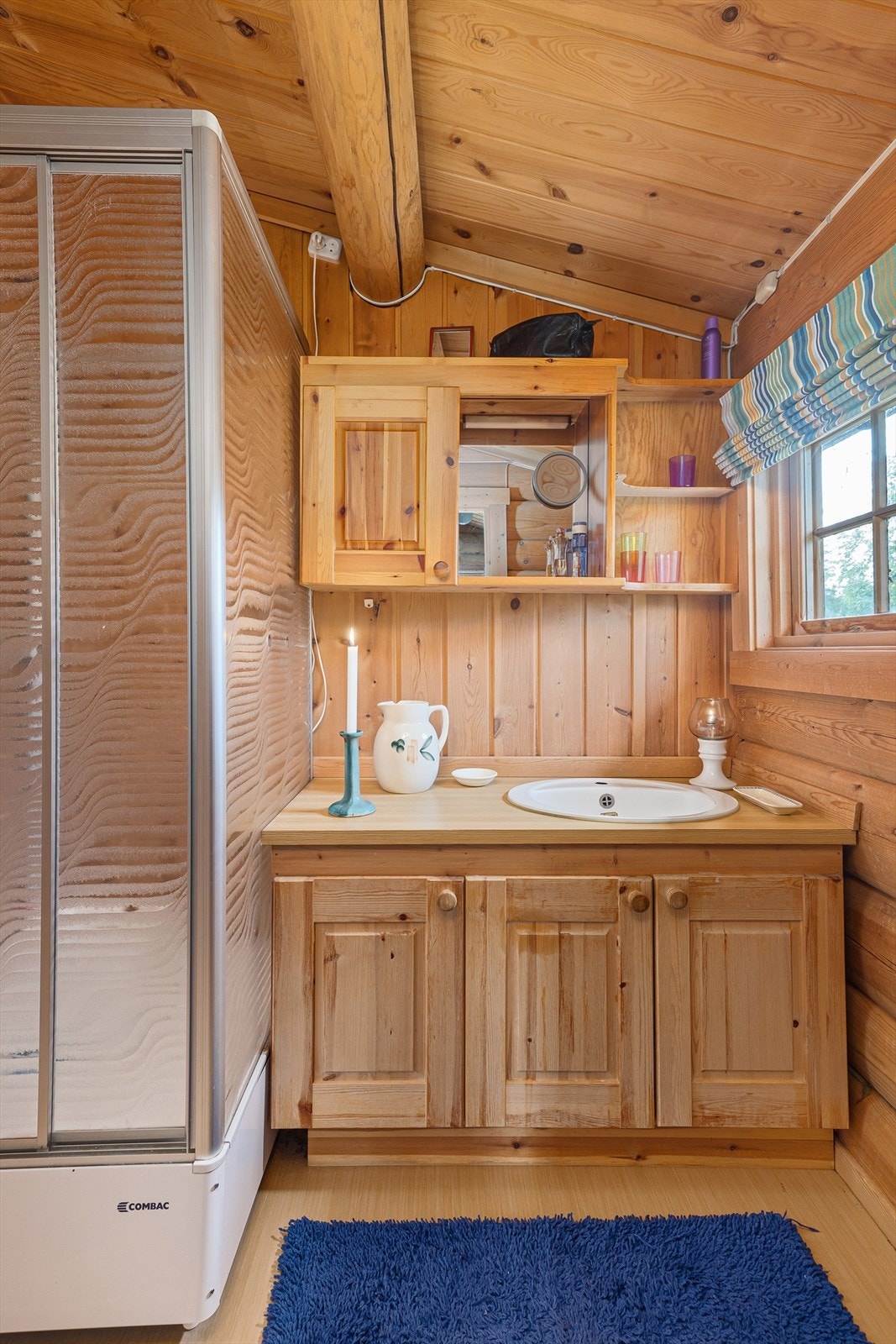 Heltre innredning gir mulighet for å tilpasse eget fargevalg i rommet. Galleribilde