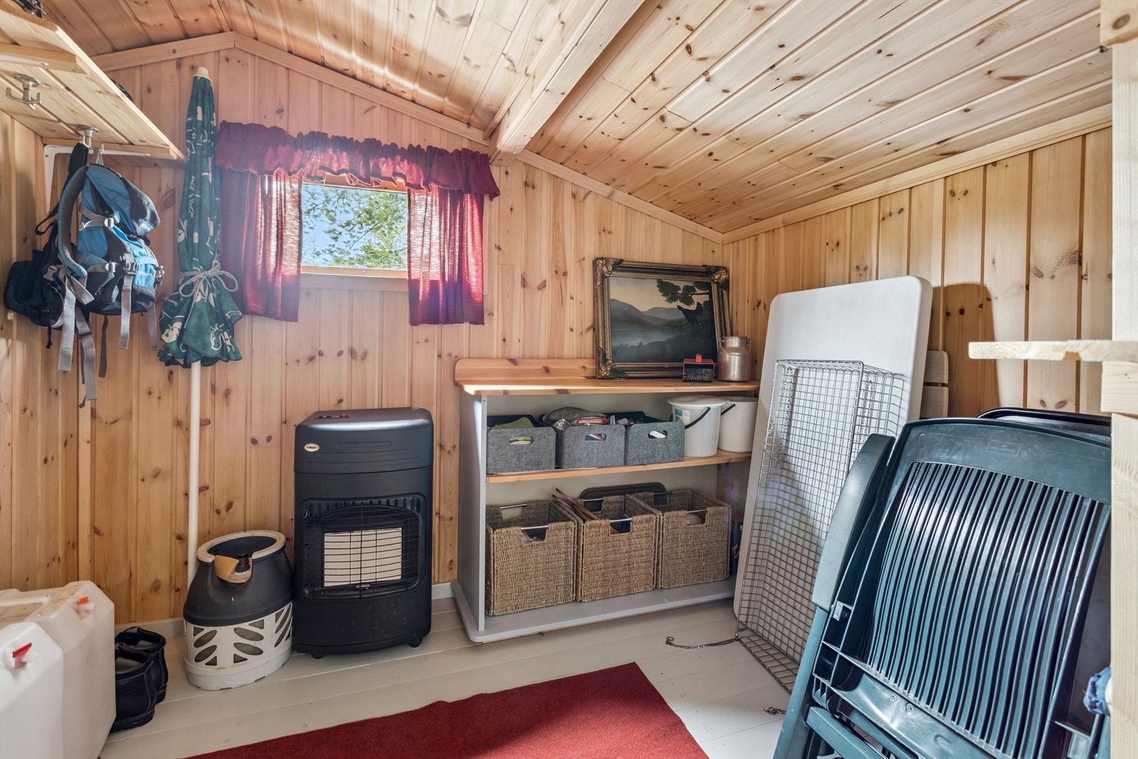 Den utvendige boden gir rikelig med lagringsplass for ski og fritidsutstyr. Galleribilde