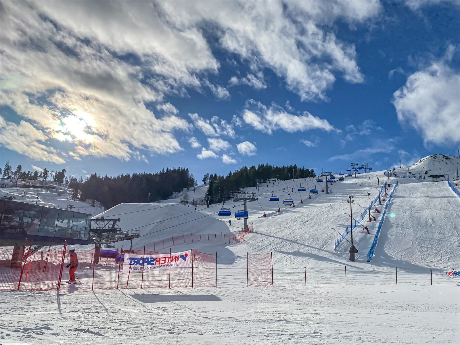 Skimore-anlegget med en av Norges råeste terrengparker ligger i ski-in, ski-out avstand. Det er skibånd også. Galleribilde