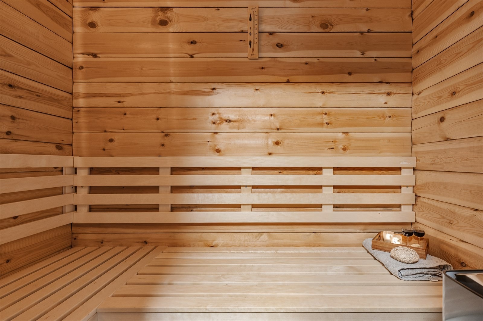 Nyt badstua etter en lang dag i bakken. Tar dere utfordringen og løper ut i snøen også? Galleribilde