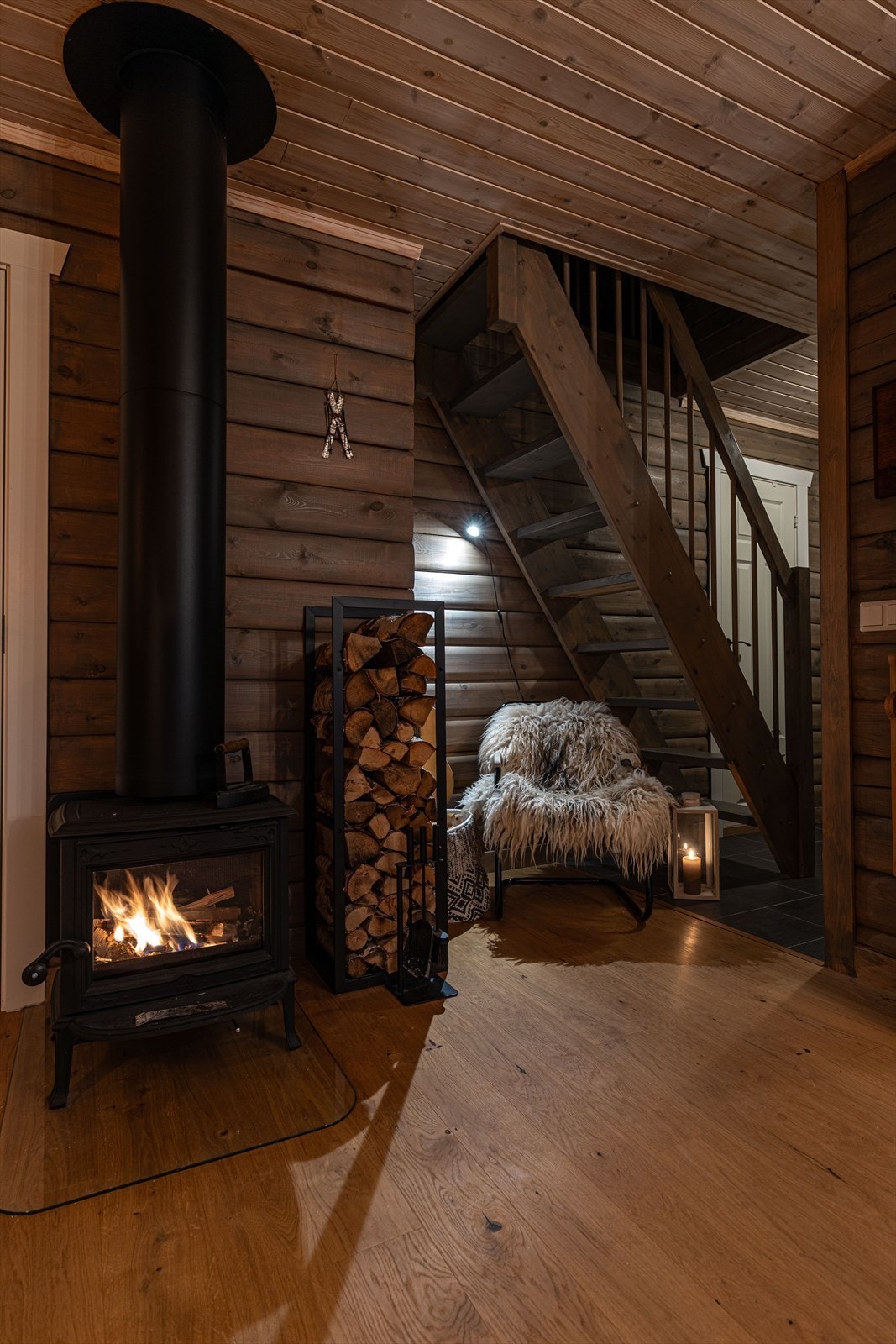 Selv når snøen ligger meterhøy er det brøytet til døra og enkelt å komme seg inn i varmen. Galleribilde