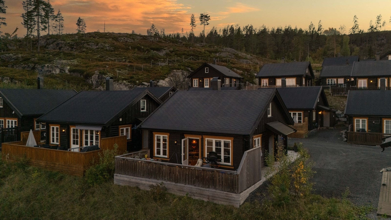 Det er kort vei til fjellet, skibakken, turløyper, byen og spisesteder i nærheten Galleribilde