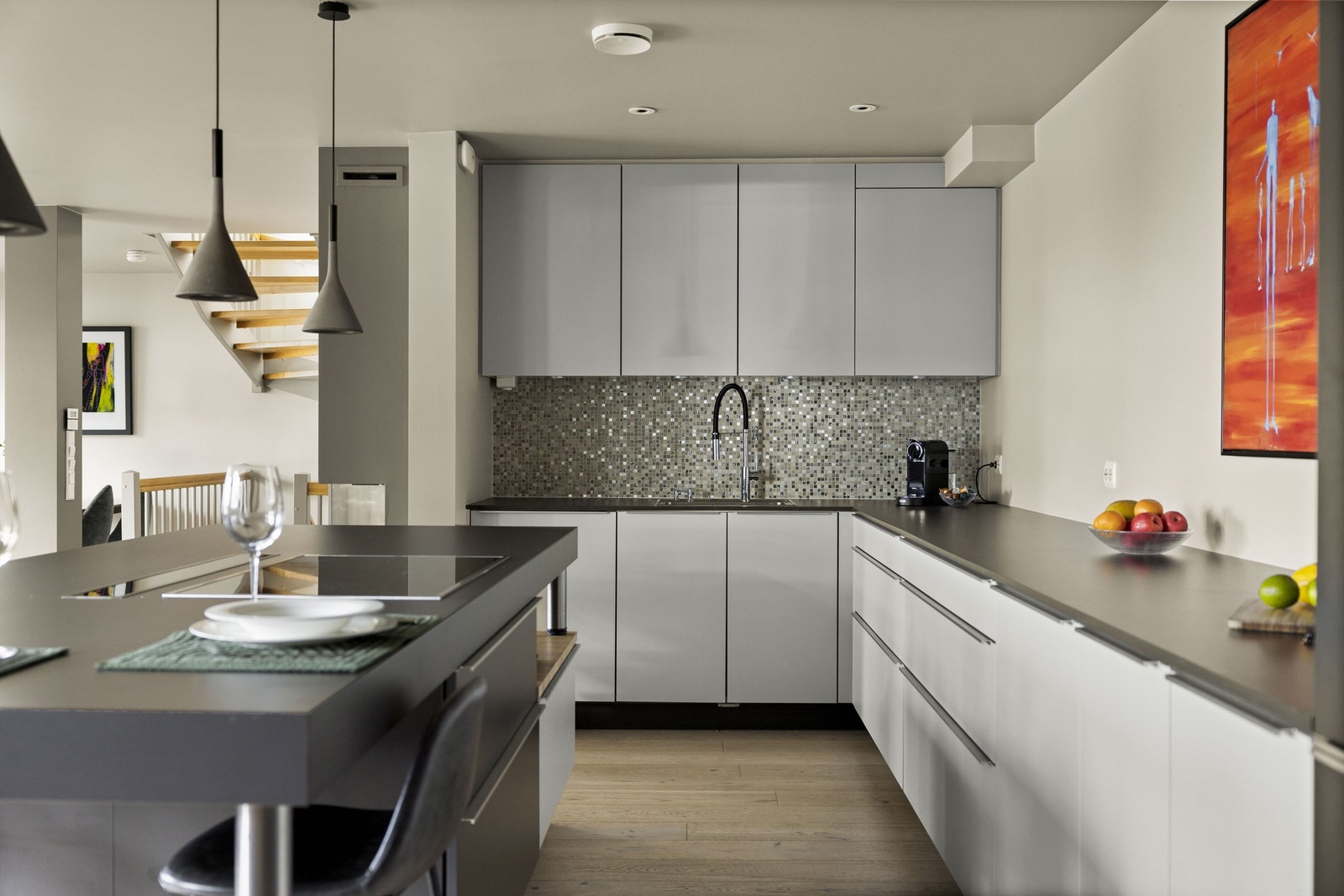 Boligen har et stilig kvalitetskjøkken fra Poggenpohl. Galleribilde