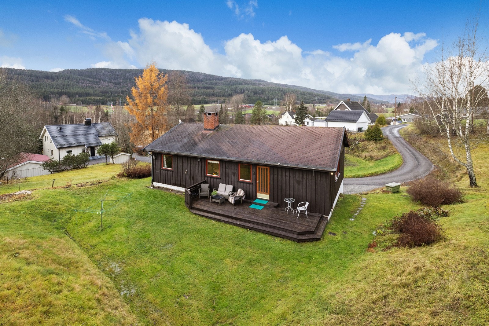 Boligen har oppgraderingsbehov både innvendig og utvendig. Perfekt bolig for deg som ønsker å skape ditt nye drømmebolig! Galleribilde